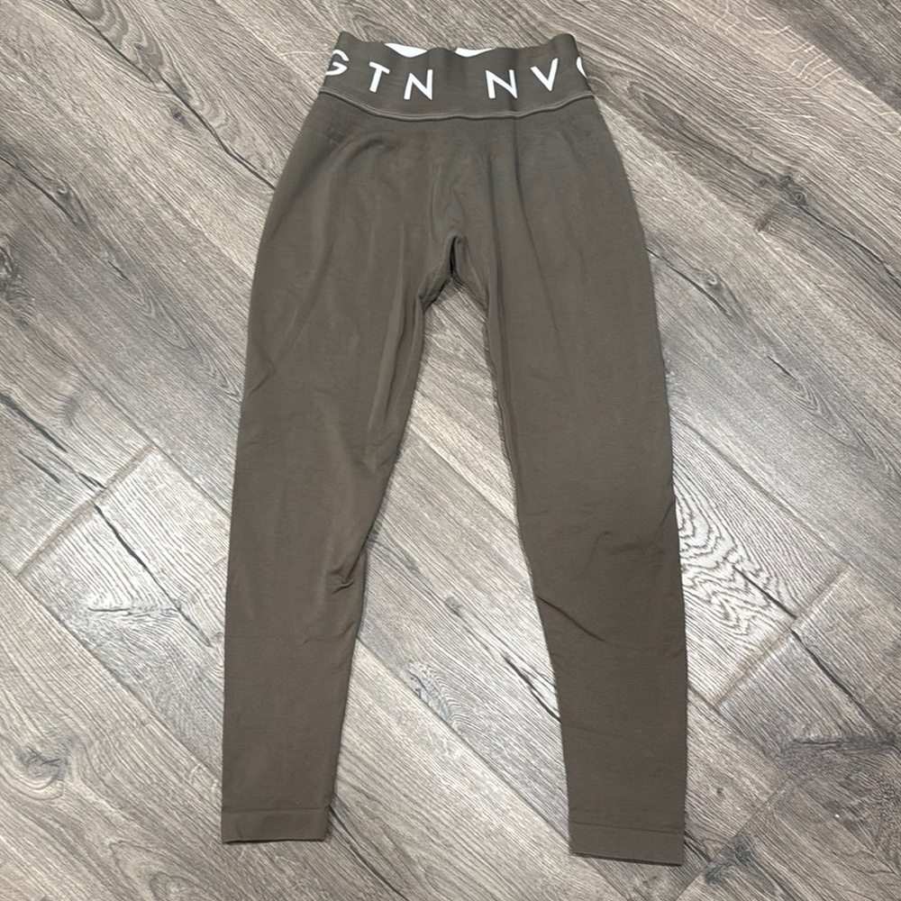 NVGTN Women's Leggings in sage green